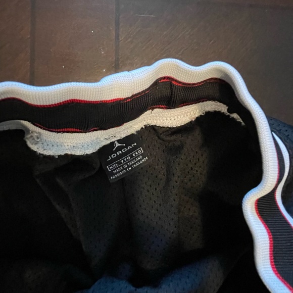 Authentic Jordan Basketball Shorts - Picture 2 of 4